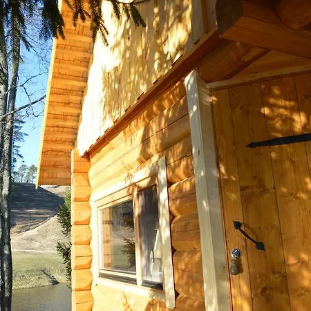 Ansomaee Puhkeala Jaervemaja *