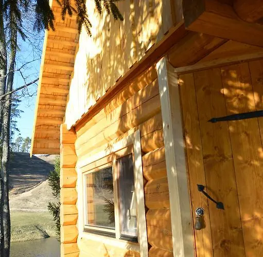 Ansomaee Puhkeala Jaervemaja *